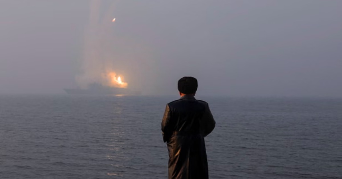  യുഎസ്-ദക്ഷിണ കൊറിയ സൈനികാഭ്യാസത്തിനിടെ കടലിലേക്ക് 10-ലധികം  മിസൈലുകൾ വിക്ഷേപിച്ച് ഉത്തരകൊറിയ