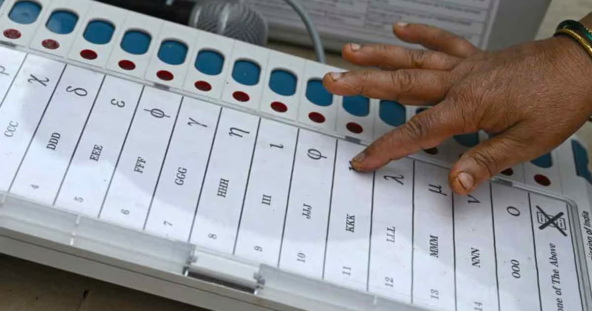 മഞ്ചേശ്വരത്ത് ചെയ്തതിലും കൂടുതൽ വോട്ട് മെഷീനിൽ; ഇവിഎമ്മിൽ തകരാറെന്ന് പരാതി | Voting Machine Malfunction in Manjeshwar: Double Votes Recorded; Fake Vote Allegations Lead to Custody