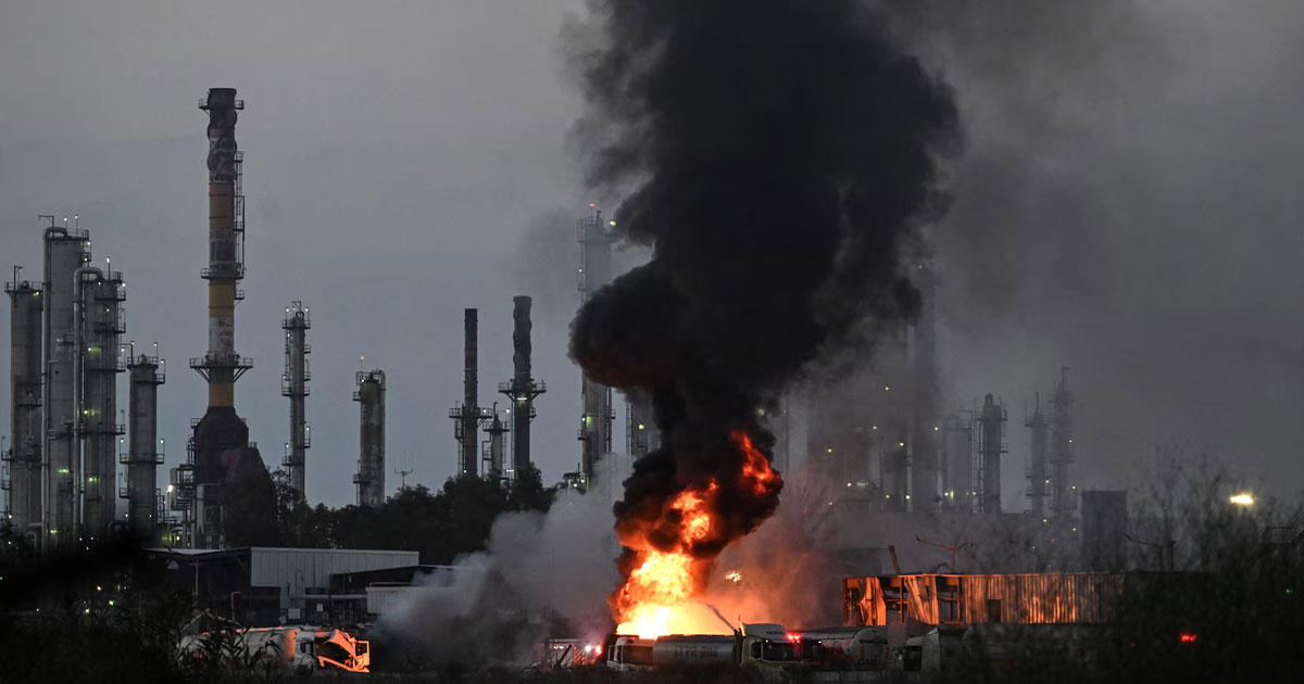 ഇറാന്റെ മിസൈൽ ശേഖരം തീർന്നെന്ന് ട്രംപ്; മിനിറ്റുകൾക്കകം ഹൈഫ പോർട്ടിൽ കനത്ത ആക്രമണം | Iran Attacks Israel's Haifa Port Minutes After Trump Claims Iran's Missiles Exhausted