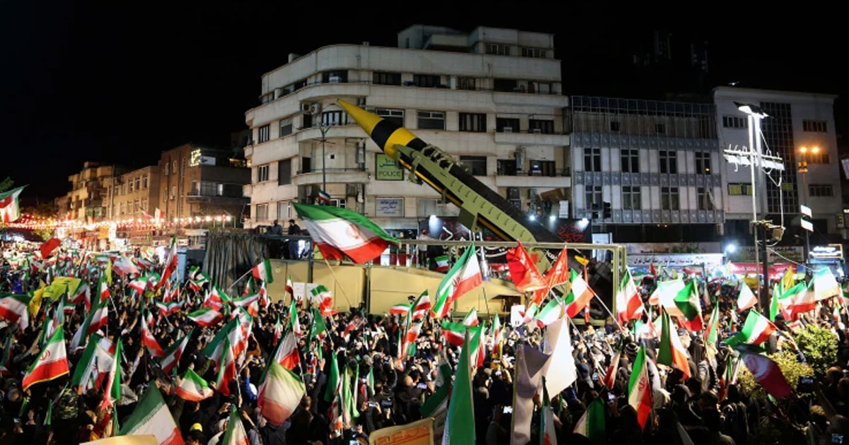 ട്രംപിന് മറുപടി തെരുവിൽ; തെഹ്റാനിൽ ബാലിസ്റ്റിക് മിസൈലുകൾ പ്രദർശിപ്പിച്ച് ഇറാന്റെ ശക്തിപ്രകടനം | Iran Displays Ballistic Missiles in Tehran to Counter Trump’s Claims of Depleted Arsenal