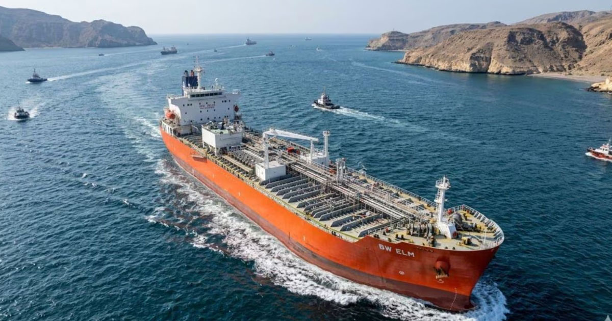 ട്രംപിന്റെ ഭീഷണിക്ക് പുല്ലുവില; യുഎസ് ഉപരോധം ഭേദിച്ച് 34 എണ്ണക്കപ്പലുകൾ ഹോർമുസ് കടന്നു | Financial Times Report: Iranian Tankers Bypass US Blockade as Strait of Hormuz Tensions Rise