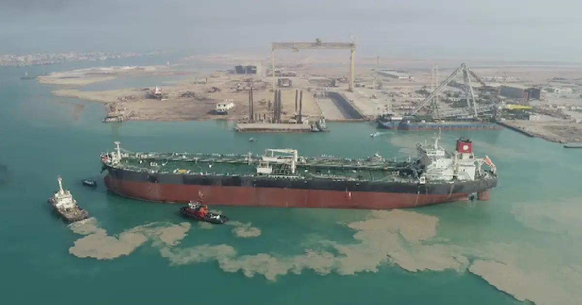 എണ്ണ ഉൽപാദനം നിർത്താനും കയറ്റി അയക്കാനും കഴിയുന്നില്ല; പഴയ കപ്പലുകളെ എണ്ണ സംഭരണിയാക്കി ഇറാൻ