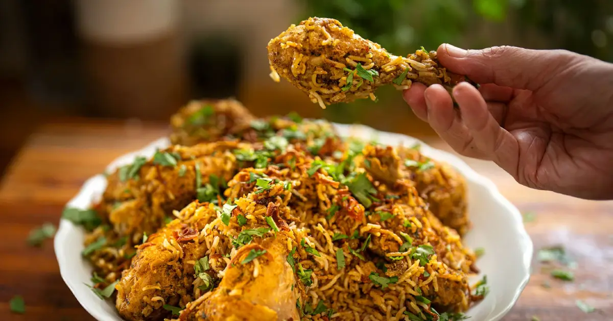 ബിരിയാണി കഴിക്കുന്നതിനിടെ ചിക്കന്റെ എല്ല് തൊണ്ടയിൽ കുരുങ്ങി യുവാവ് മരിച്ചു