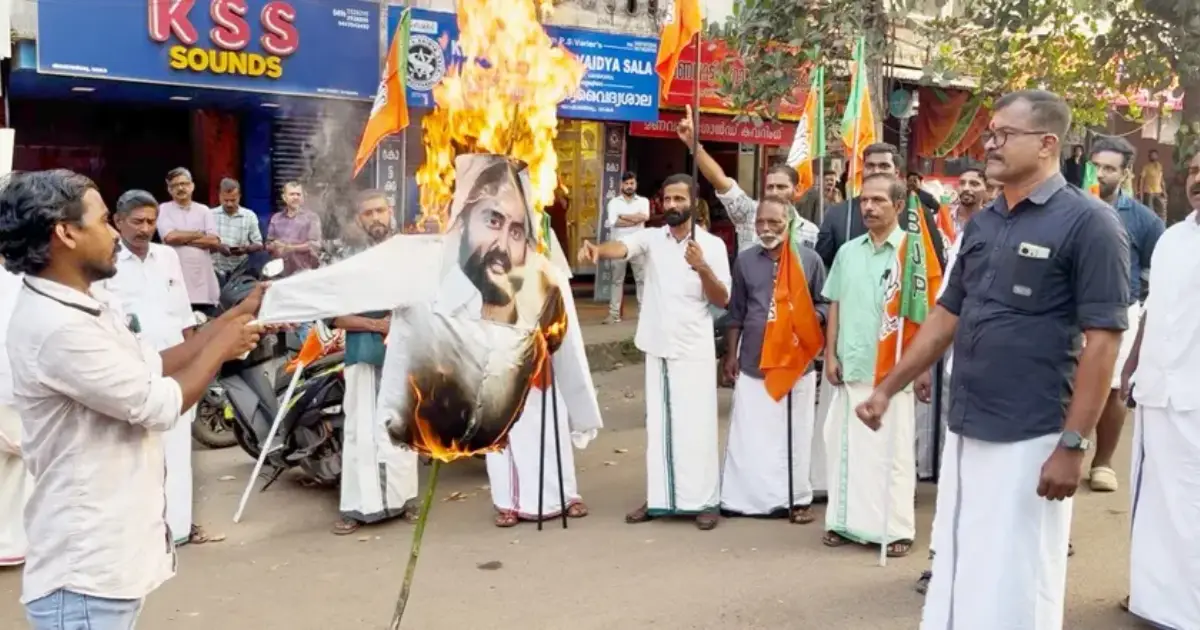 വടകര ബിജെപിയിൽ പൊട്ടിത്തെറി; ജില്ലാ പ്രസിഡന്റ് പ്രഫുൽ കൃഷ്ണയുടെ കോലം കത്തിച്ചു