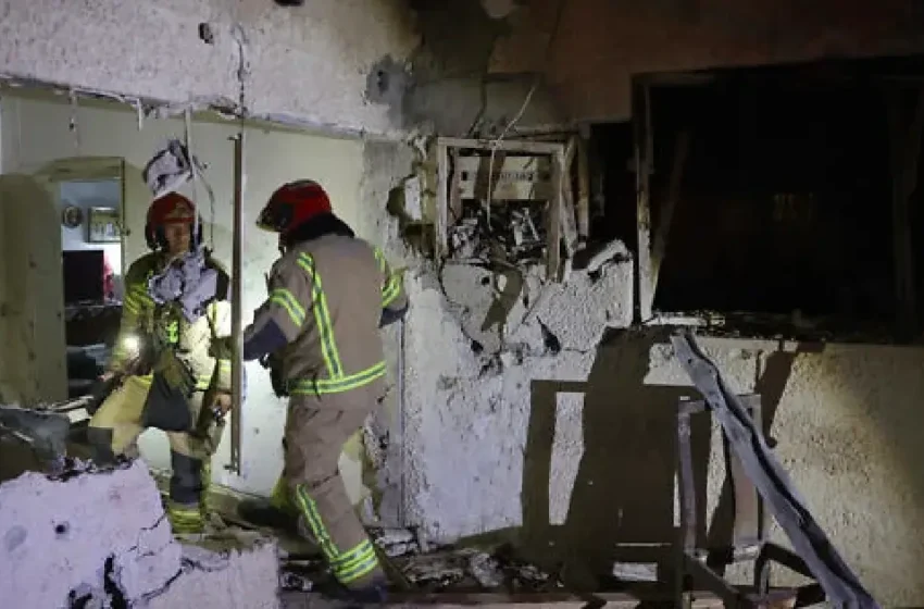  മിസൈൽ പ്രതിരോധം ഭേദിച്ച് ഇറാന്റെ ക്ലസ്റ്റർ ബോംബുകൾ; ഇസ്രായേൽ നഗരങ്ങളിൽ വൻ നാശനഷ്ടം: ബഹുനില കെട്ടിടവും പ്രധാന വൈദ്യുതി വിതരണ ലൈനുകളും തകർന്നു