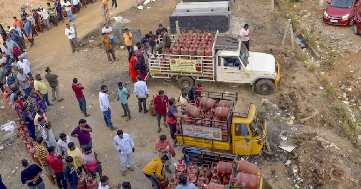 പാചകവാതകം ഡെലിവറി ചെയ്‌തെന്ന് മെസേജ്; വീട്ടിലേക്ക് ഓർഡർ ചെയ്യുന്ന സിലിണ്ടറുകൾ മുക്കി ഏജൻസികൾ
