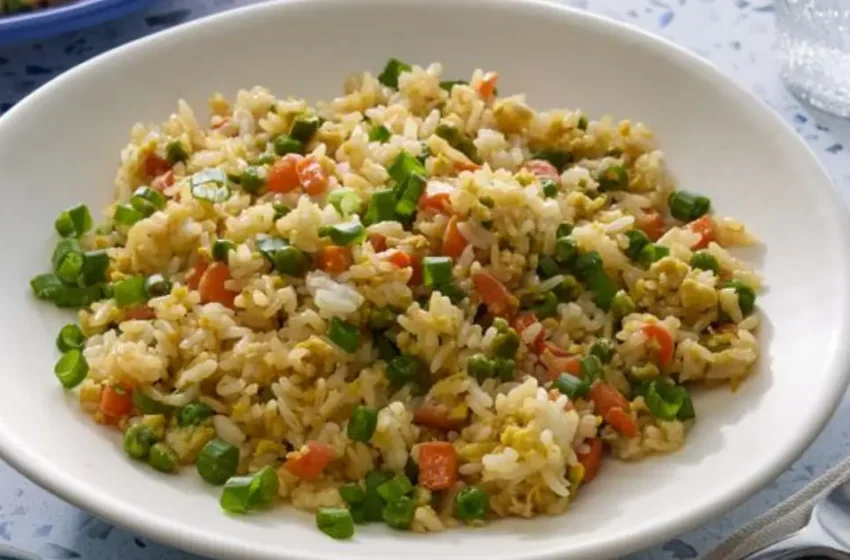  ‘ചിക്കൻ ഫ്രൈഡ് റൈസിൽ ചിക്കനില്ല’; ഹോട്ടലിലെ കമ്പ്യൂട്ടർ അടിച്ചു തകർത്ത് യുവാവ്, ജീവനക്കാരിക്കും മർദനം