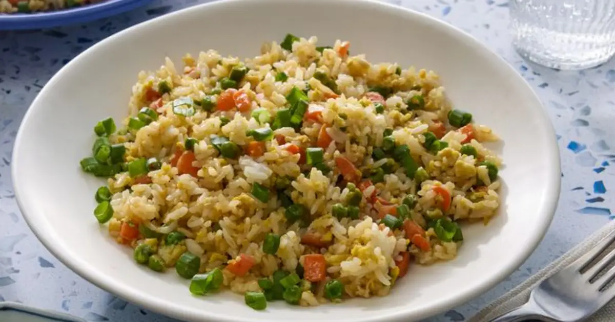  ‘ചിക്കൻ ഫ്രൈഡ് റൈസിൽ ചിക്കനില്ല’; ഹോട്ടലിലെ കമ്പ്യൂട്ടർ അടിച്ചു തകർത്ത് യുവാവ്, ജീവനക്കാരിക്കും മർദനം