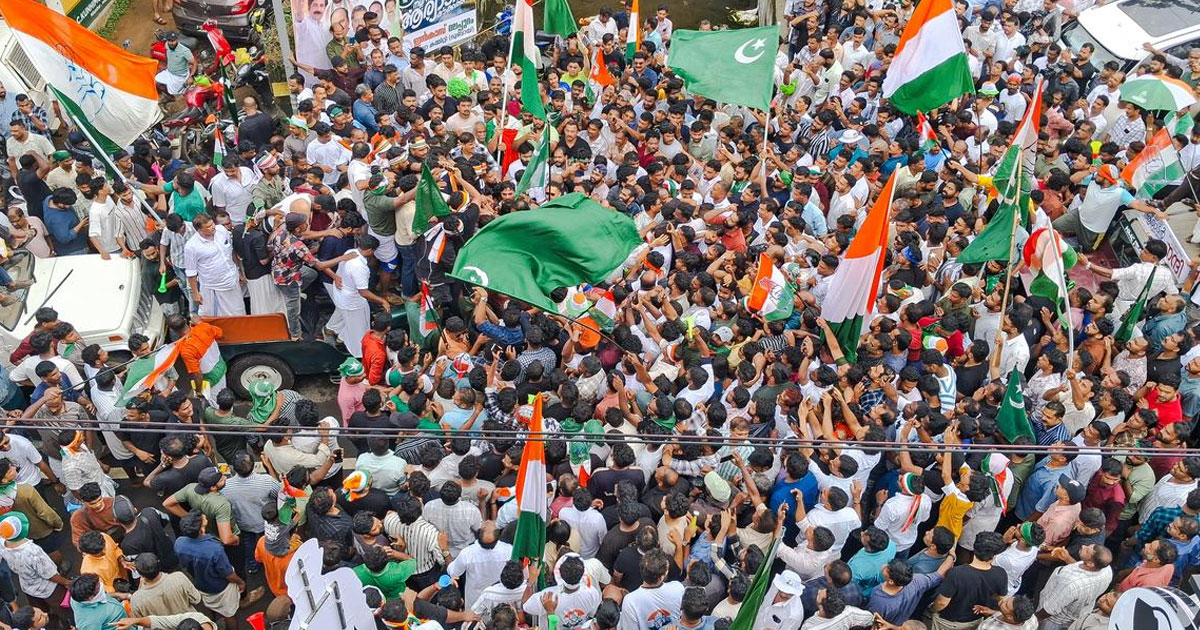 കേരളം യുഡിഎഫ് തൂക്കും; ഭരണമാറ്റം പ്രവചിച്ച് എക്‌സിറ്റ് പോള്‍ ഫലങ്ങള്‍ | Kerala Exit Poll 2026: UDF Set for Major Comeback; Axis My India Predicts Up to 90 Seats