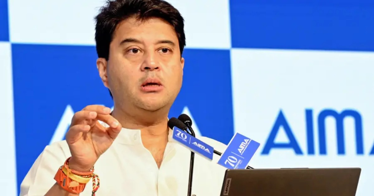 'എസി ഉപയോഗിക്കാറില്ല, ഉഷ്‌ണ തരംഗത്തെ മറികടക്കാൻ ഉള്ളി പോക്കറ്റിലിട്ടാൽ മതി'; കേന്ദ്രമന്ത്രി ജ്യോതിരാദിത്യ സിന്ധ്യ