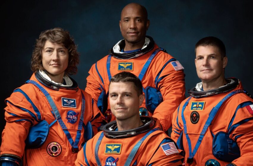  അരനൂറ്റാണ്ടിൻ്റെ കാത്തിരിപ്പ്: ചന്ദ്രനിലേക്ക് പറന്നുയർന്ന് അവർ നാലുപേർ; ‘നാസ’യുടെ ചാന്ദ്രദൗത്യം ‘ആർട്ടെമിസ് 2’ വിജയകരമായി വിക്ഷേപിച്ചു