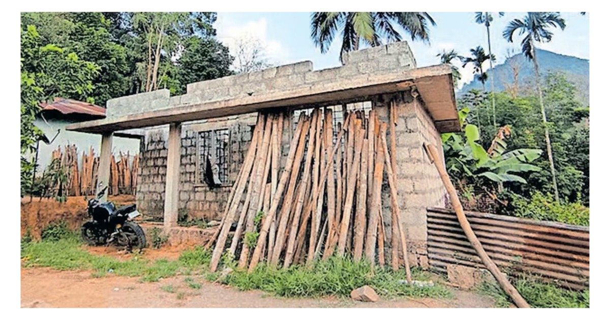  ലൈഫ് മിഷൻ: പണി തുടങ്ങിയിട്ട് ഒന്നര വർഷം; 450 ചതുരശ്ര അടിയിൽ നിർമിക്കുന്ന വീടുകളുടെ നിർമാണം എങ്ങുമെത്തിയില്ല