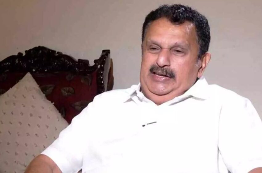  ‘ജനം വിശ്വസിച്ച് ഭരണം ഏൽപ്പിക്കുമ്പോൾ നാട്ടുകാരെക്കൊണ്ട് പറയിപ്പിക്കരുത്’; കോൺഗ്രസിലെ മുഖ്യമന്ത്രി ചർച്ചകൾക്കെതിരെ കെ മുരളീധരൻ