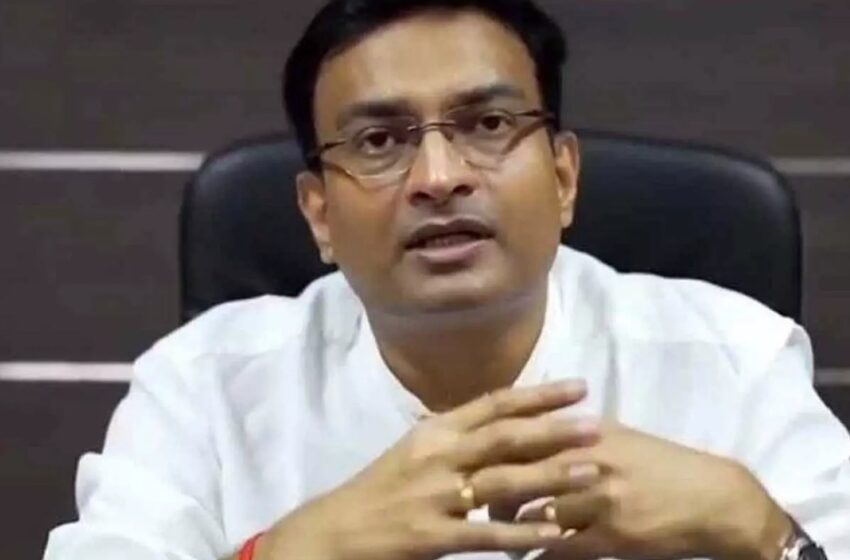  ‘ആടിനെ പട്ടിയാക്കരുത്, സർക്കാരിന്റെ വിവിധ വകുപ്പുകളിൽ നടക്കുന്നത് തോന്നിവാസങ്ങൾ’; രൂക്ഷവിമർശനവുമായി എൻ പ്രശാന്ത്ര് ഐഎഎസ്