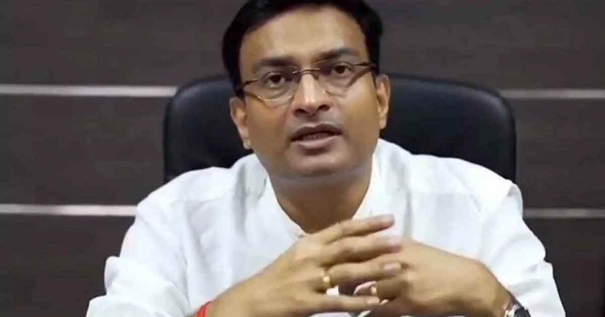 'ആടിനെ പട്ടിയാക്കരുത്, സർക്കാരിന്റെ വിവിധ വകുപ്പുകളിൽ നടക്കുന്നത് തോന്നിവാസങ്ങൾ'; രൂക്ഷവിമർശനവുമായി എൻ പ്രശാന്ത്ര് ഐഎഎസ്