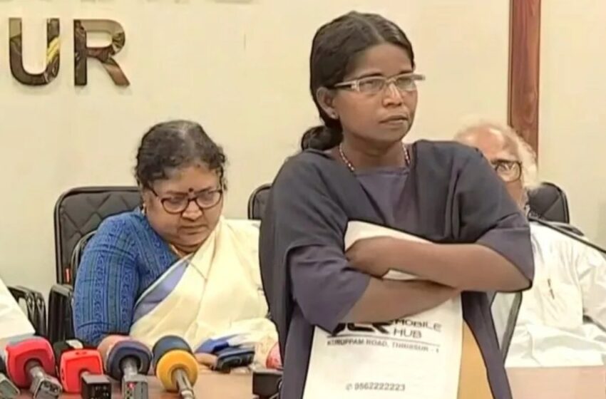  ‘വീട്ടിലേക്ക് ചക്ക വീഴുന്നു; കലക്ടർക്ക് കൊടുത്ത പരാതികളിൽ പരിഹാരമില്ല’; മന്ത്രിമാരുടെ വാർത്താസമ്മേളനം മുടക്കി യുവതി