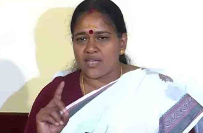  ‘എന്നെ നോക്കി ലൈംഗിക ചേഷ്ടകൾ കാണിച്ചു; തിരക്കഥ തയാറാക്കി വേട്ടയാടുന്നു’- പണം വിതരണം ചെയ്ത സംഭവത്തിൽ ശോഭാ സുരേന്ദ്രൻ