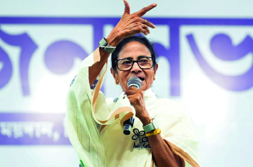  ‘വോട്ടെണ്ണലിന് ഞാൻ നേരിട്ട് കൗണ്ടിങ് റൂമിലെത്തും; എന്റെ വാർത്താസമ്മേളനം വരെ ഒരാളും കൗണ്ടിങ് ടേബിൾ വിടരുത്’-പ്രവർത്തകരോട് മമത