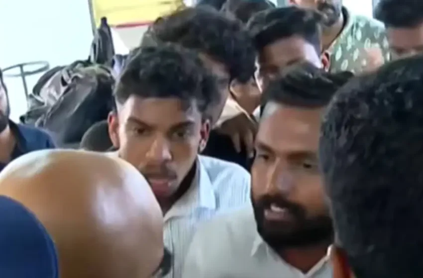  പോലീസ് സൊസൈറ്റി പരീക്ഷ രഹസ്യമാക്കിയെന്ന് ആരോപണം; തടഞ്ഞ് കെ.എസ്.യു പ്രവർത്തകർ, ചോദ്യപ്പേപ്പറും ഹാൾടിക്കറ്റും വലിച്ചുകീറി