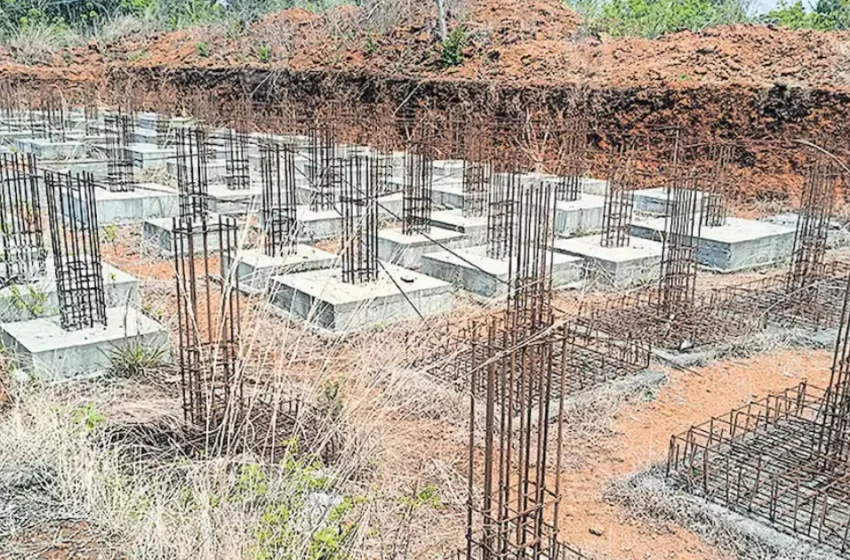  പാതിവഴിയിൽ മുടങ്ങി ലൈഫ് ഭവന പദ്ധതി; മുഖ്യമന്ത്രി പിണറായി വിജയൻ തറക്കല്ലിട്ടത് 2020 സെപ്റ്റംബറിൽ
