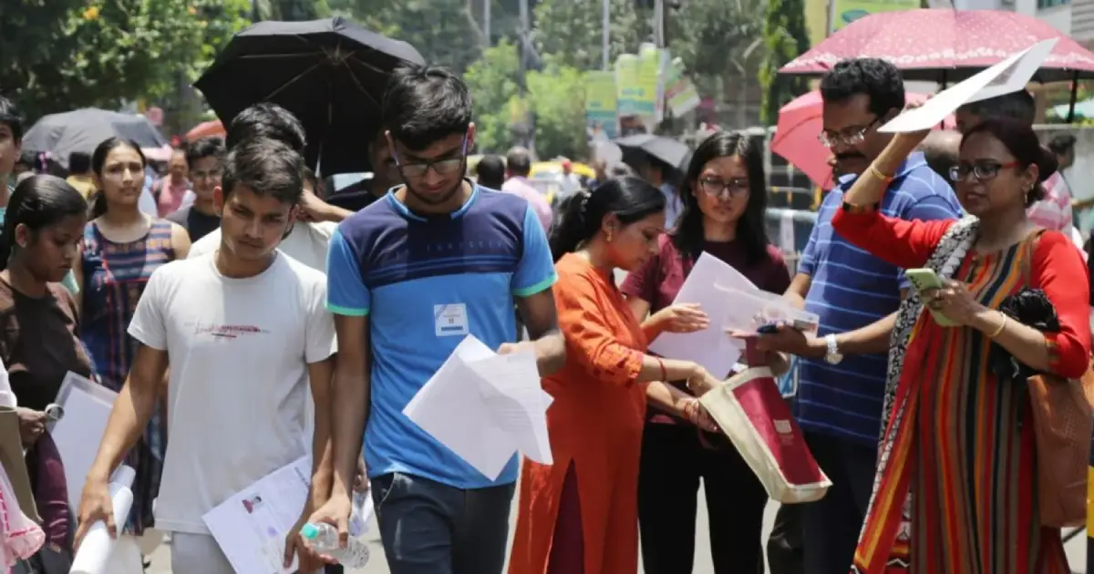  വാട്സാപ്പിൽ കറങ്ങിയ ‘ഗസ് പേപ്പർ’ ഒടുവിൽ പാരയായി; നീറ്റ് പരീക്ഷ റദ്ദാക്കിയതിന് പിന്നിലെ ഞെട്ടിക്കുന്ന കാരണങ്ങൾ പുറത്ത്