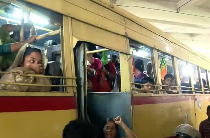  സ്ത്രീകളുടെ സൗജന്യ യാത്ര: പ്രതിഷേധിച്ച മഹിളാ മോര്‍ച്ചക്കാര്‍ക്ക് സ്വന്തം പോക്കറ്റില്‍ നിന്ന് പണമെടുത്ത് ടിക്കറ്റ് നല്‍കി കണ്ടക്ടര്‍
