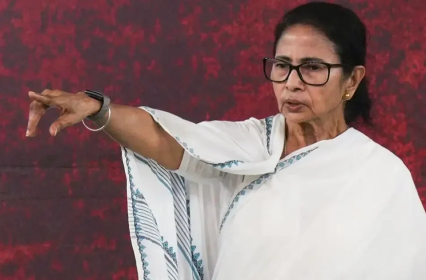 ‘പോകേണ്ടവര്‍ക്കെല്ലാം പോകാം, ആരെയും നിർബന്ധിച്ച് പിടിച്ച് നിർത്തില്ല’ കനത്ത തോല്‍വിക്ക് പിന്നാലെ തൃണമൂല്‍ പ്രവര്‍ത്തകരോട് മമത ബാനര്‍ജി