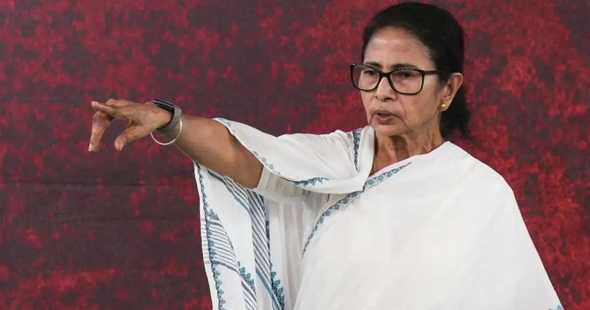 'പോകേണ്ടവര്‍ക്കെല്ലാം പോകാം, ആരെയും നിർബന്ധിച്ച് പിടിച്ച് നിർത്തില്ല' കനത്ത തോല്‍വിക്ക് പിന്നാലെ തൃണമൂല്‍ പ്രവര്‍ത്തകരോട് മമത ബാനര്‍ജി