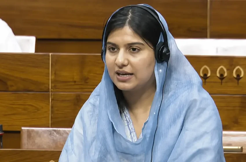  ‘റോഡുകൾ സമൂഹത്തിന്റേതാണ്, ഒരു വിഭാഗത്തെ മാത്രം ലക്ഷ്യം വെക്കാൻ യോഗിക്ക് അവകാശമില്ല;’മറ്റ് ആഘോഷങ്ങൾക്ക് ഇല്ലാത്ത എതിർപ്പ് 2 മിനിറ്റ് നമസ്കാരത്തിന് എന്തിന്?’; സമാജ്‌വാദി പാർട്ടി എംപി ഇക്ര ഹസൻ