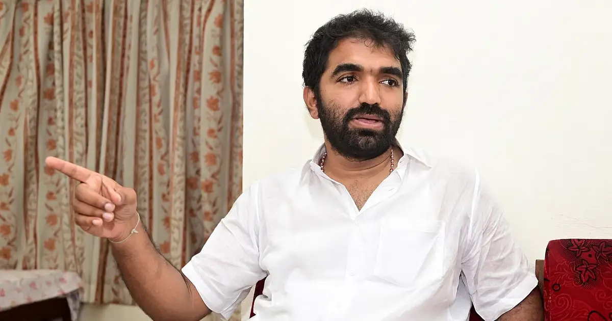  “സ്വന്തം അപ്പനെ കൊല്ലാൻ ശ്രമിച്ചെന്നു വരെ കേട്ടു, നിർഭാഗ്യവാനായ മകനാണ് ഞാൻ”; വികാരാധീനനായി ചാണ്ടി ഉമ്മൻ