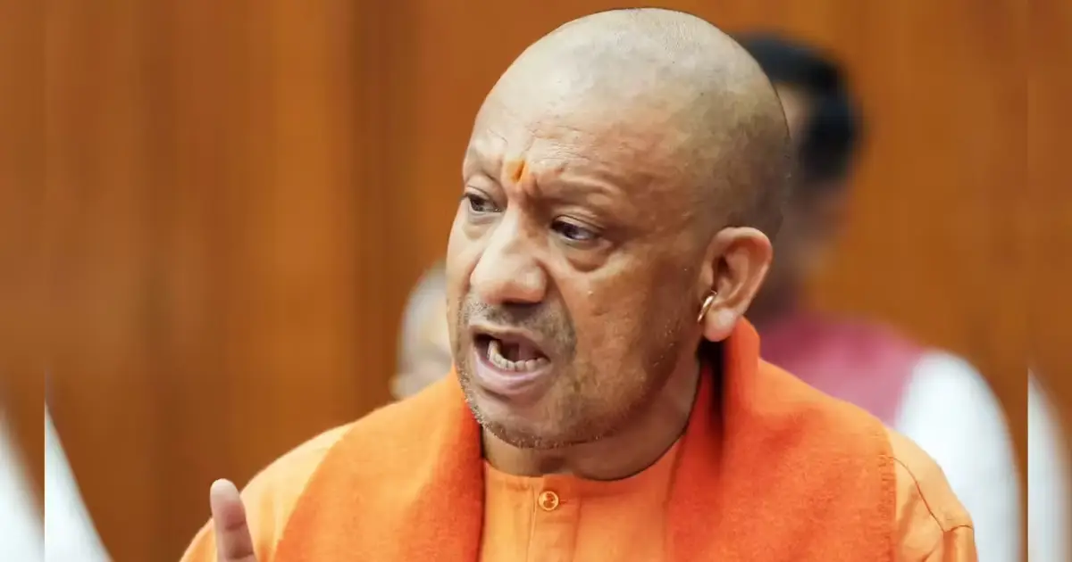 'അഹിംസയായിരിക്കണം മനുഷ്യന്റെ യഥാർത്ഥ മതം, അത് സമൂഹത്തിന് ഭീഷണിയാണെങ്കിൽ ആയുധം കൈയിലെടുക്കുന്നതിൽ തെറ്റില്ല': യോഗി ആദിത്യനാഥ്