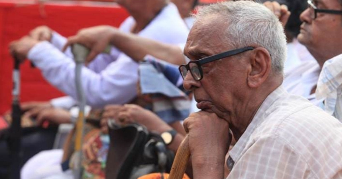 'വാർദ്ധക്യ പെൻഷൻ ദിവസം 6.66 പൈസ'; കേന്ദ്രം 12 വർഷമായി നൽകുന്നത് വെറും 200 രൂപ, ദുരിതത്തിലായിവൃദ്ധർ