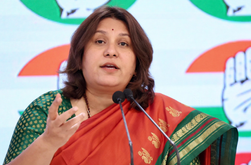  ‘എപ്പോൾ പരീക്ഷ നടത്തിയാലും ചോദ്യപ്പേപ്പർ ചോരുന്നു ബിജെപി സർക്കാർ 22 ലക്ഷം വിദ്യാർത്ഥികളുടെ സ്വപ്‌നങ്ങളെ വഞ്ചിച്ചു’; രൂക്ഷ വിമർശനവുമായി സുപ്രിയ ശ്രീനേത്