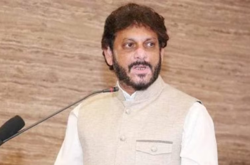  ശരിക്കും ആരാണ് കന്നുകാലികളെ കൊല്ലുന്നത്? പശുവിനെ ദേശീയ മൃഗമായി പ്രഖ്യാപിക്കുന്നതിൽ നിന്ന് ബിജെപിയെ തടയുന്നത് ആരാണ്?: വാരിസ് പഠാൻ