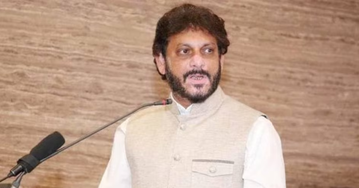  ശരിക്കും ആരാണ് കന്നുകാലികളെ കൊല്ലുന്നത്? പശുവിനെ ദേശീയ മൃഗമായി പ്രഖ്യാപിക്കുന്നതിൽ നിന്ന് ബിജെപിയെ തടയുന്നത് ആരാണ്?: വാരിസ് പഠാൻ