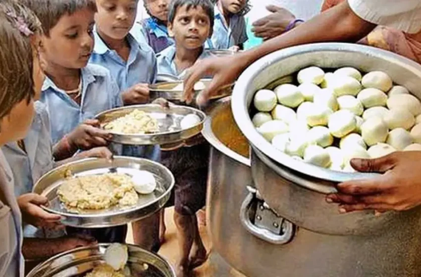  ബംഗാളിലെ സ്കൂൾ ഉച്ചഭക്ഷണത്തിൽ നിന്ന് മുട്ട ഒഴിവാക്കി ബിജെപി സർക്കാർ; വെജിറ്റേറിയനിസം അടിച്ചേൽപ്പിക്കുന്നുവെന്ന് തൃണമൂൽ കോൺഗ്രസ്