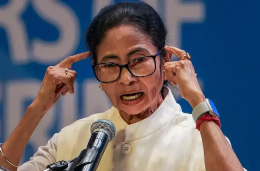  മമതയെ അധ്യക്ഷ സ്ഥാനത്തുനിന്ന് പുറത്താക്കിയെന്ന് വിമത വിഭാഗം; ‘പാർട്ടി ബോസ് ഞാൻ തന്നെ, എന്നെ മാറ്റാൻ ആർക്കുമാകില്ല’: തെരഞ്ഞെടുപ്പ് കമ്മീഷനോട് മമത ബാനർജി