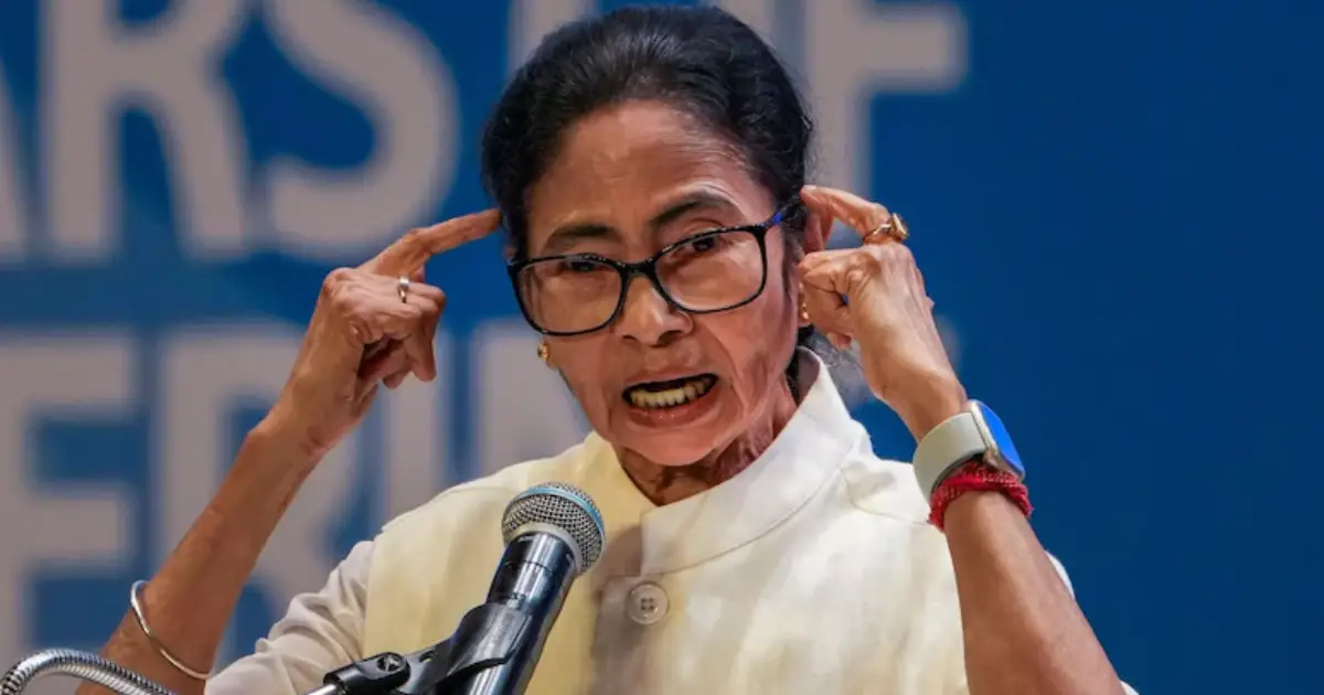 മമതയെ അധ്യക്ഷ സ്ഥാനത്തുനിന്ന് പുറത്താക്കിയെന്ന് വിമത വിഭാഗം; ‘പാർട്ടി ബോസ് ഞാൻ തന്നെ, എന്നെ മാറ്റാൻ ആർക്കുമാകില്ല’: തെരഞ്ഞെടുപ്പ് കമ്മീഷനോട് മമത ബാനർജി