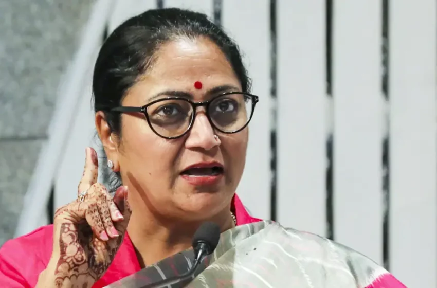  ‘വെള്ളം ആവിയായിപ്പോകുന്നു’; കുടിവെള്ള ക്ഷാമത്തിന് വിചിത്ര കാരണവുമായി ഡൽഹി മുഖ്യമന്ത്രി