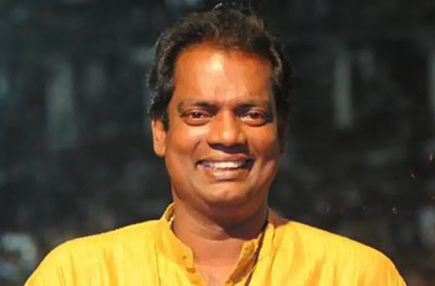  ‘പ്രളയത്തിൽ വീടിന്റെ മുറികളെല്ലാം ഞങ്ങൾക്ക് തുറന്നുതന്നു, എല്ലാവരെയും രക്ഷിച്ച ശേഷമാണ് അദ്ദേഹം ആ വീട്ടിൽ നിന്ന് ഇറങ്ങിയത്’; കണ്ണീരോടെ നാട്ടുകാർ