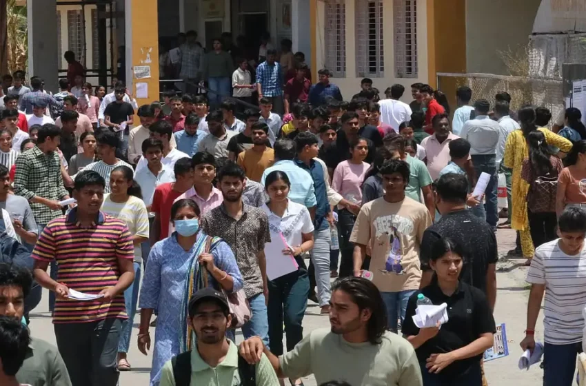  നീറ്റിന് പിന്നാലെ മഹാരാഷ്ട്ര ടെറ്റ് ചോദ്യപേപ്പറിലും ചോർച്ച; പരീക്ഷ മാറ്റിവെച്ചു, 4 ലക്ഷത്തിലധികം ഉദ്യോഗാർത്ഥികൾ പ്രതിസന്ധിയിൽ