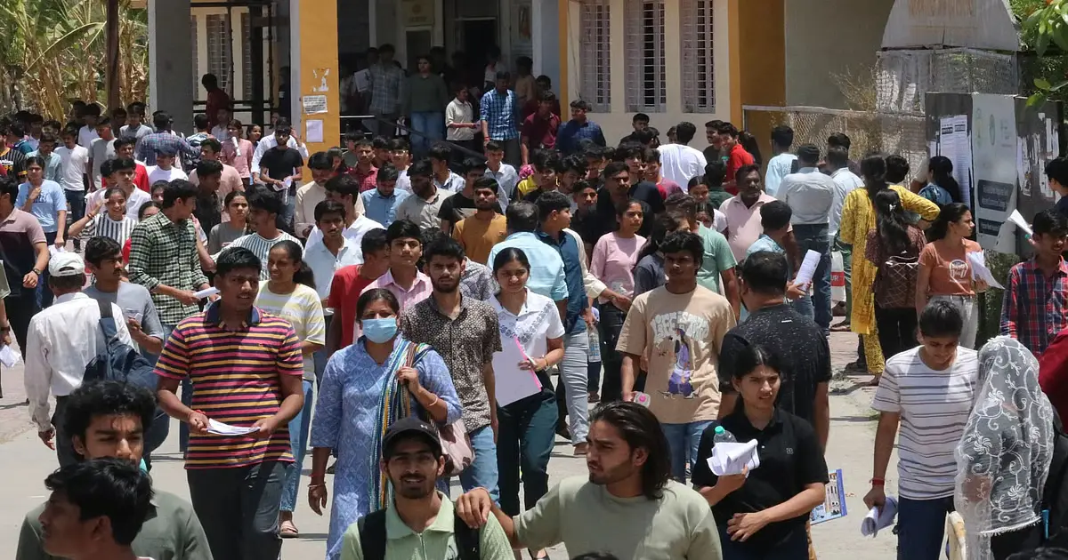  നീറ്റിന് പിന്നാലെ മഹാരാഷ്ട്ര ടെറ്റ് ചോദ്യപേപ്പറിലും ചോർച്ച; പരീക്ഷ മാറ്റിവെച്ചു, 4 ലക്ഷത്തിലധികം ഉദ്യോഗാർത്ഥികൾ പ്രതിസന്ധിയിൽ