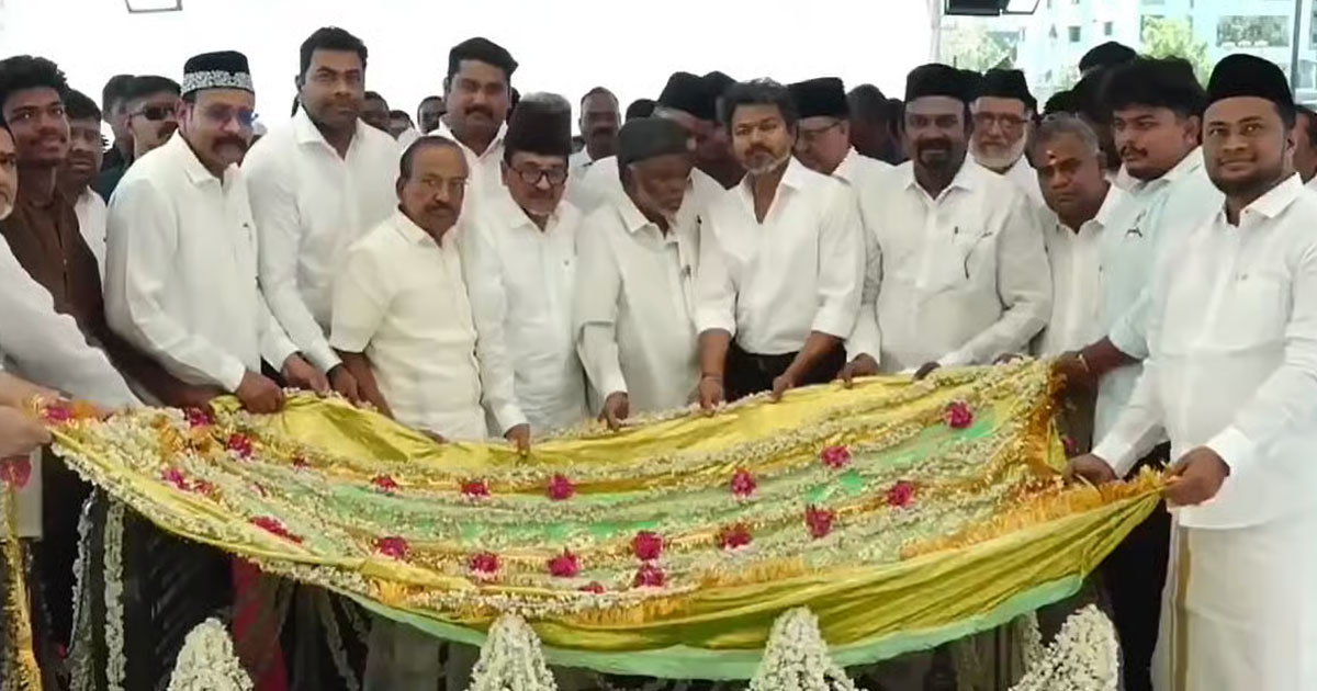 Quaid-e-Millat 131st Birth Anniversary: TN CM Joseph Vijay Pays Tribute at Wallajah Mosque with IUML Leaders