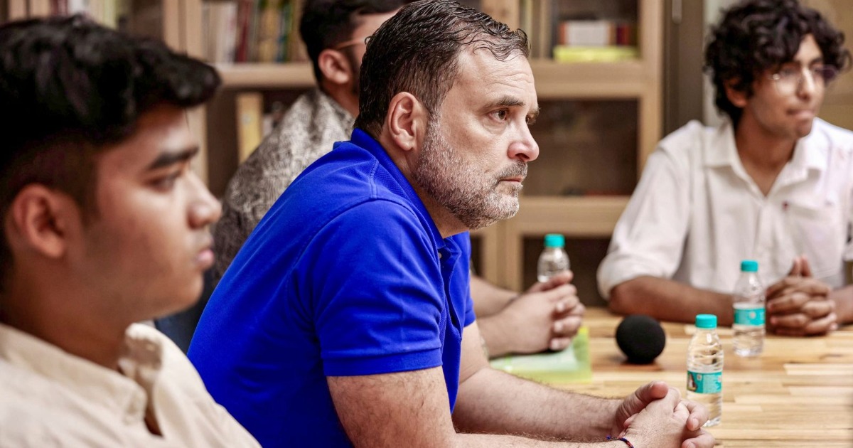 'എന്റെ സഹ രാജ്യദ്രോഹികളായ സോറോസ് ഏജന്റുമാർക്കൊപ്പം'; സിബിഎസ്ഇ വിവാദത്തിൽ വിദ്യാർത്ഥികളെ ചേർത്തുപിടിച്ച് രാഹുലിന്റെ പരിഹാസം