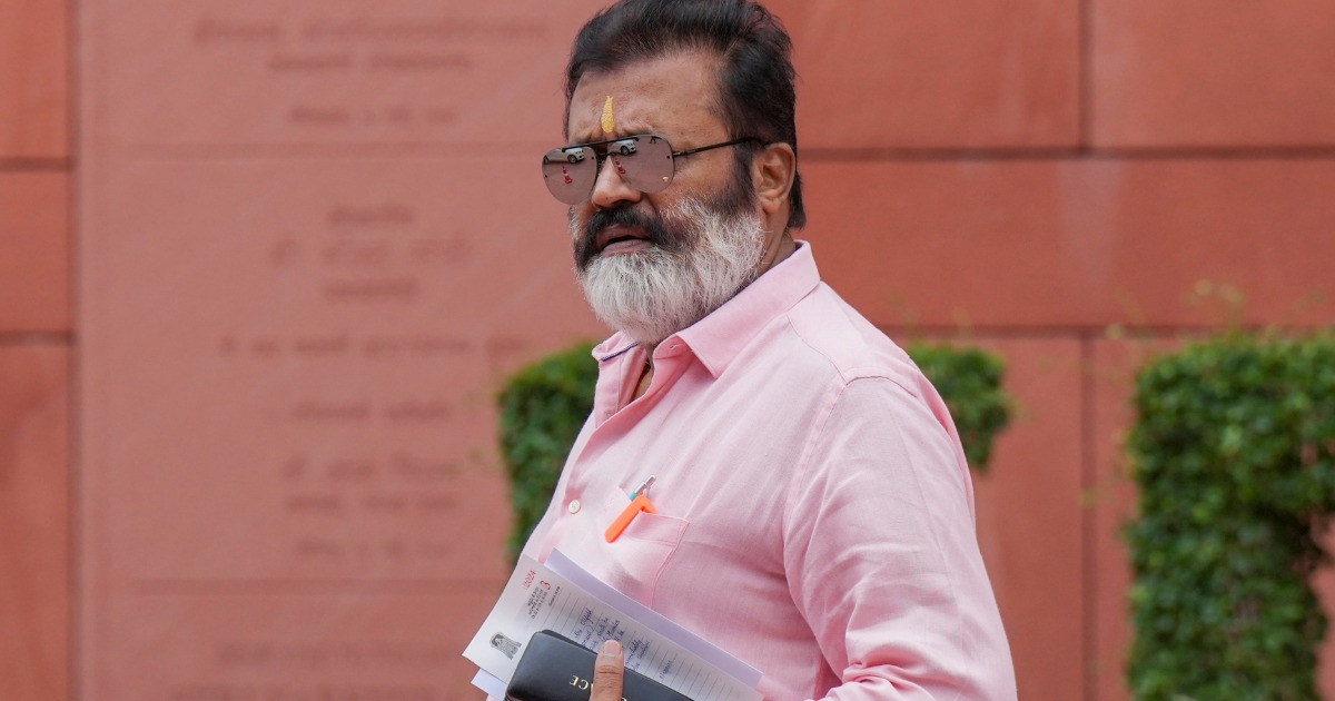 'സംസ്ഥാനം ഇന്ധന നികുതി കുറയ്ക്കണം; യുദ്ധസാഹചര്യം മാറിയാൽ എണ്ണക്കമ്പനികളോട് വില കുറയ്ക്കാൻ ആവശ്യപ്പെടും': സുരേഷ് ഗോപി