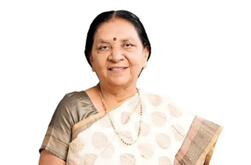  ‘ഐഎഎസും ടീച്ചറും ആകുന്നതിന് മുൻപ് മികച്ച അമ്മമാരാകൂ’; സർവകലാശാല ബിരുദദാന ചടങ്ങിൽ യുപി ​ഗവർണറുടെ ഉപദേശം