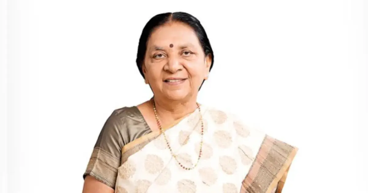 'ഐ.എ.എസും ടീച്ചറും ആകുന്നതിന് മുൻപ് മികച്ച അമ്മമാരാകൂ'; സർവകലാശാല ബിരുദദാന ചടങ്ങിൽ യുപി ​ഗവർണറുടെ ഉപദേശം