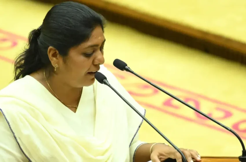  ‘മൂന്നു കോടി തന്നാൽ മന്ത്രിയാക്കാം’; എംഎൽഎ വിദ്യാ ബാലകൃഷ്‌ണന് ഡൽഹിയിൽനിന്ന് ഫോൺ, വിളിവന്നത് പ്രിയങ്ക ഗാന്ധിയുടെ ഓഫിസിൽനിന്ന് എന്ന വ്യാജേന