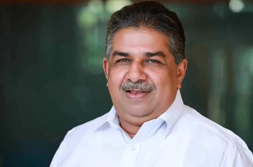  ‘വിഎസ് ഉണ്ടായിരുന്നെങ്കിൽ ഒറ്റുകാരെ വെറുതെ വിടില്ലായിരുന്നു, വഞ്ചന കാട്ടിയവരുടെ മുഖത്ത് നോക്കി കണക്ക് ചോദിച്ചേനെ’: സജി ചെറിയാൻ