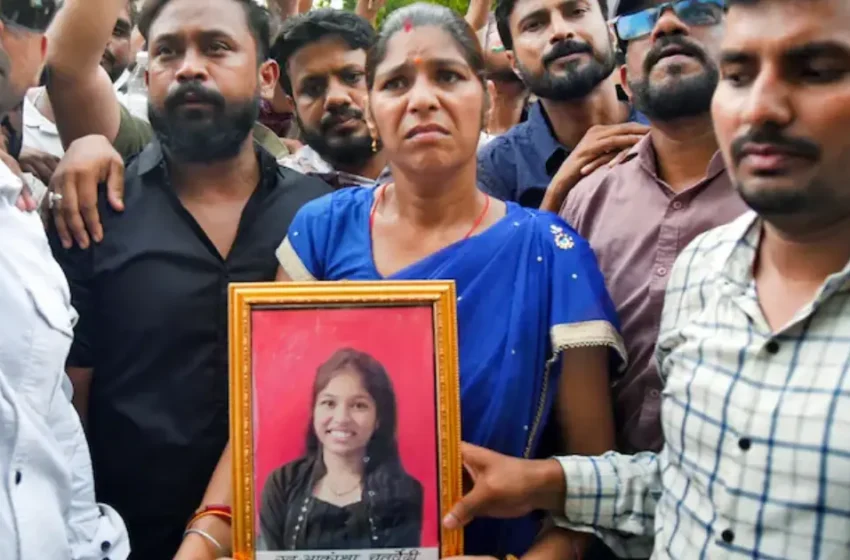  ‘മന്ത്രിയുടെ രാജികൊണ്ട് മകൾ തിരികെ വരുമോ? ക്രമക്കേടിന് പിന്നിലുള്ളവരെ തൂക്കിലേറ്റണം’; ആത്മഹത്യ ചെയ്ത നീറ്റ് പരീക്ഷാർഥിയുടെ അമ്മ